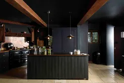 Черная кухня в интерьере лофт