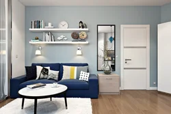 Синие шкафы в интерьере гостиной