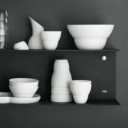 Белы посуд у інтэр'еры кухні