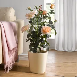 Искусственные цветы для интерьера спальни