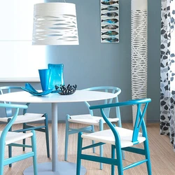 Голубые стулья для кухни в интерьере