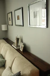 Консоль для дивана в интерьере гостиной