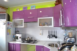 Интерьер кухни в фиолетово зеленом цвете