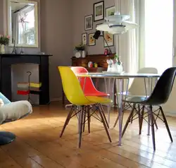 Оранжевые стулья для кухни в интерьере
