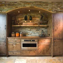 Шкаф из дерева в интерьере кухни