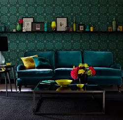 Сине зеленый диван в интерьере гостиной