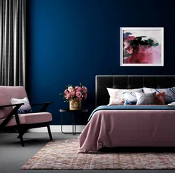 Розовый и голубой в интерьере спальни
