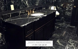 Countertop мармар сиёҳ дар дохили ошхона