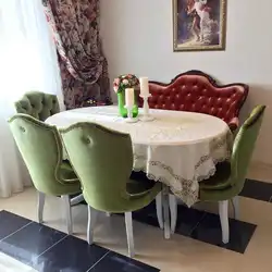Мягкие стулья в интерьере в гостиной