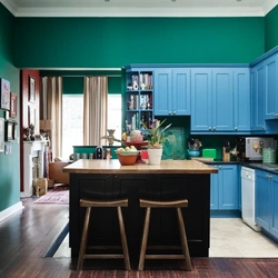 Сочетание зеленого и синего в интерьере кухни