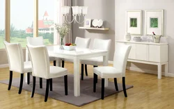 Стол и стулья в интерьере кухни гостиной