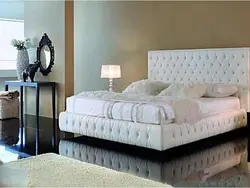 Інтэр'ер спальні з ложкам з карэтнай сцяжкай