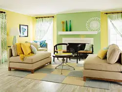 Сочетание мебели и обоев в интерьере гостиной
