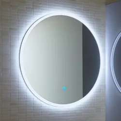 Круглае люстэрка з падсветкай у ванную ў інтэр'еры