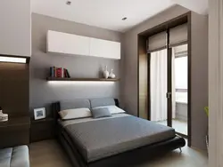 Прастакутная спальня з балконам дызайн