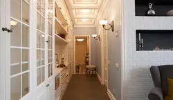 Hündür tavanlı koridor dizaynı