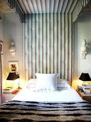 Дизайн спальни с рейками за кроватью