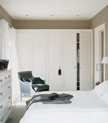 Bedroom design with a niche for a closet