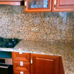 Kitchen design color of countertop and apron