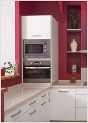 Дызайн кухні з пеналам для мікрахвалёўкі