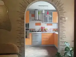 Дызайн кухні з аркай у хрушчоўцы