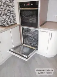 Kitchen with dishwasher and oven design