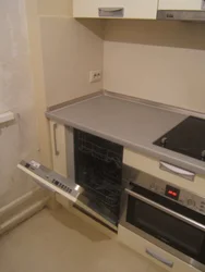 Kitchen with dishwasher and oven design