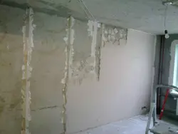 Puttying walls in an apartment photo