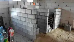 Bir mənzil fotoşəkilində arakəsmələr üçün bloklar
