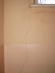 Crack on the wall in the apartment photo