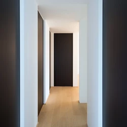 Doors to the ceiling in the interior of the apartment