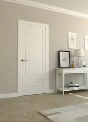Белый ламинат в интерьере квартиры с белыми дверьми