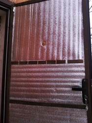 How to insulate the front door of an apartment photo