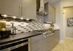 Photo of ceramic tiles as an apron in the kitchen