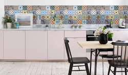 Photo of ceramic tiles as an apron in the kitchen