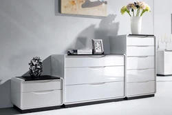 Photo of a narrow chest of drawers in the bedroom