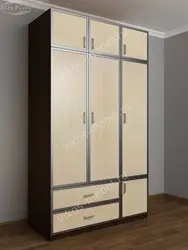 Three-leaf wardrobe in the bedroom photo