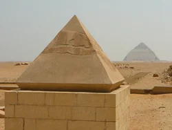 Ас үй пирамидасының фотосы