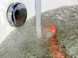 Ванна фотосында электр тогының соғуы