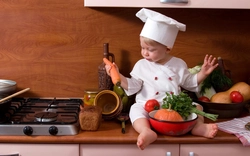 Мальчик На Кухне Фото