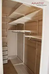 Холодильник в гардеробной фото