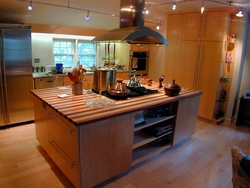 Kitchen design with stove in the middle of the kitchen