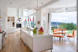 Дизайн кухни гостиной с окнами в пол