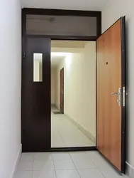 Фото открытой двери квартиры
