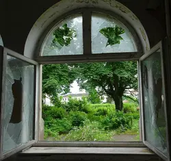 Открытое окно в квартире фото