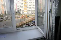 Открытое окно в квартире фото