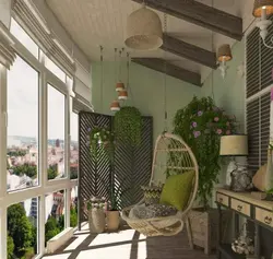 Kvartira fotosuratida Provans uslubidagi balkon