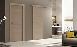 Двери в интерьере квартиры капучино