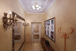 Xruşşov binasının koridorunda dekorativ gips
