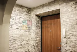 Xrushchev binosining koridoridagi dekorativ gips